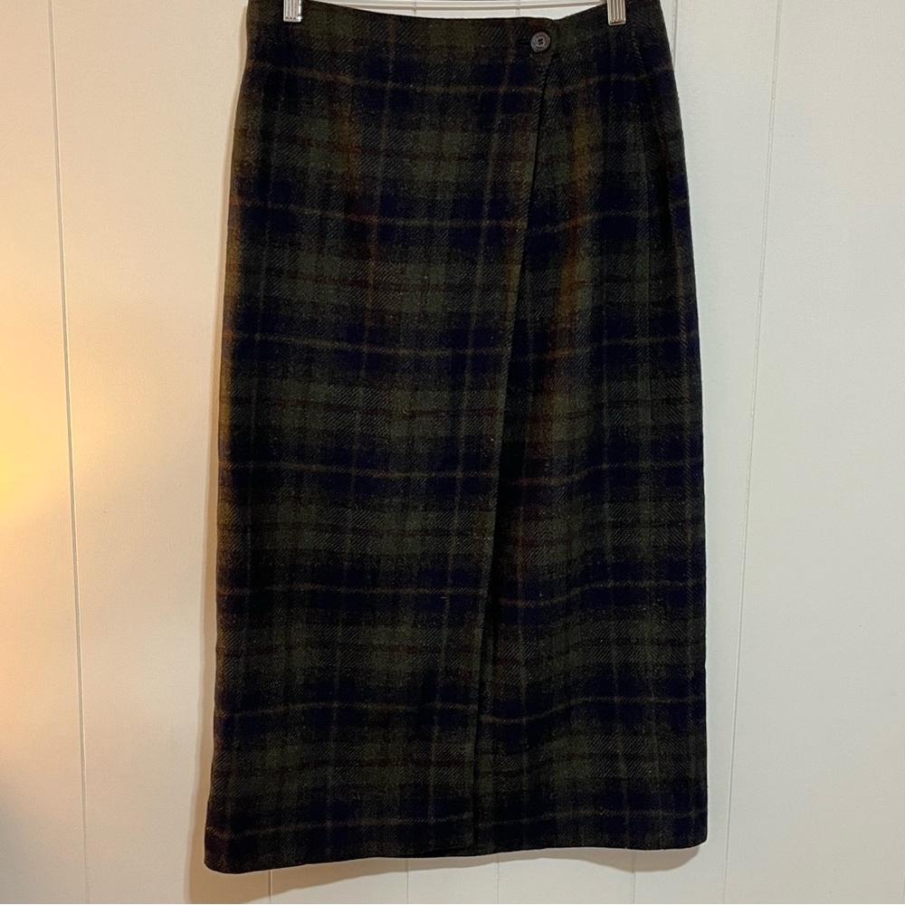 G.H. Bass Plaid Wool Wrap Skirt Size 10 Green Navy Tartan Pattern Midi Length - Picture 9 of 14